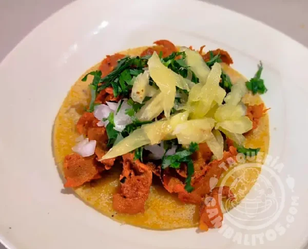 Taco al pastor en tortilla de maíz