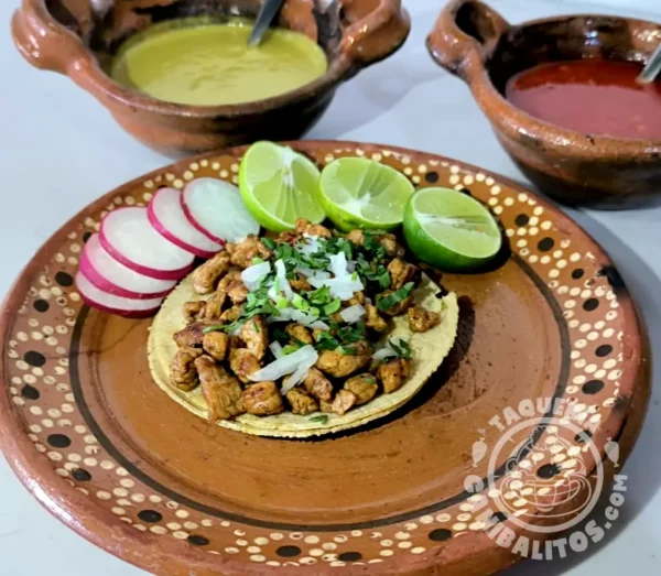 Taco de chuleta con tortilla de maíz